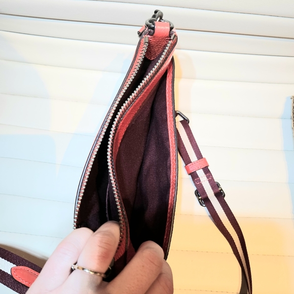 Like New Coach JES Slim Slingpack Purse MIAMI RED Crossbody Horse & Carriage - Picture 5 of 6